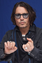 Johnny Depp - Dark Shadows press conference portraits by Vera Anderson (Los Angeles, April 29, 2012) - 27xHQ 08j1tVOp