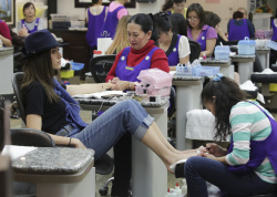 Emmy Rossum - at a nail salon in Beverly Hills - February 20, 2015 (48xHQ) 0aqjh6D8