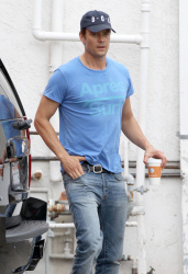 Josh Duhamel - Out for breakfast with his son in Brentwood - April 24, 2015 - 34xHQ 1aiqYRmO