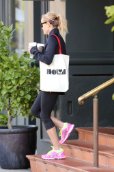 Reese Witherspoon - Out and about in Brentwood - February 5, 2015 (33xHQ) 2WfSXu0O