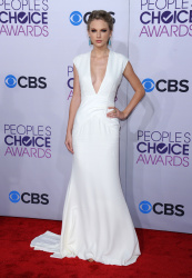 Taylor Swift - 2013 People's Choice Awards at the Nokia Theatre in Los Angeles, California - January 9, 2013 - 247xHQ 40G9fzA5