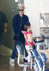Justin Bieber - Seen out with Jazmyn in Los Angeles, California (2015.04.23) - 24xHQ 4Wg8GchS