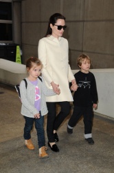 Angelina Jolie - LAX Airport - February 11, 2015 (185xHQ) 6AnSo4Eu