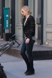 Jennifer Lawrence - Нью-Йорк, 4 апреля 2015 (27xHQ) 6MYRDhPH