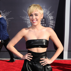Miley Cyrus - 2014 MTV Video Music Awards in Los Angeles, August 24, 2014 - 350xHQ 6aO5cqKn