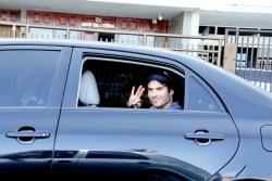 Ian Somerhalder - waves to photographers as he arrives at a private party in Rio - June 01, 2012 - 7xHQ 6dIMQmRt
