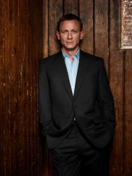Daniel Craig - Unkown Photoshoot - 2xHQ 7KJ8pfMO