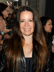 Holly Marie Combs - Holly Marie Combs - Premiere of Open Road Films 'The Host' at ArcLight Cinemas Cinerama Dome, Голливуд, 19 марта 2013 (19xHQ) 7WUsVlb1