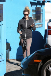 Ashley Tisdale - Leaving pilates class in Studio City, 16 января 2015 (14xHQ) 89kH7K7R
