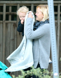 Malin Akerman - Out with her son in LA- February 20, 2015 (25xHQ) 9Nx7vbTL