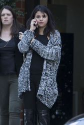 Selena Gomez - Leaving Mr Chow Restaurant in Beverly Hills, 15 января 2015 (11xHQ) 9ckMYpE2