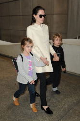 Angelina Jolie - LAX Airport - February 11, 2015 (185xHQ) 9iRDIBha