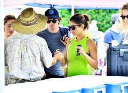 Ian Somerhalder & Nikki Reed - at the farmer's market in Sherman Oaks (July 20, 2014) - 152xHQ AiKlg5Zo