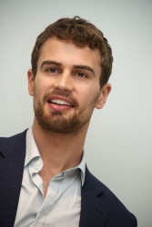 Theo James - Insurgent press conference portraits by Vera Anderson (Beverly Hills, March 6, 2015) - 5xHQ BIGprMqL
