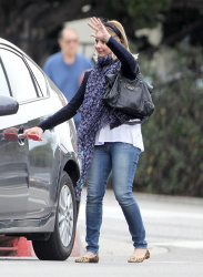 Sarah Michelle Gellar - out and about in Brentwood, 30 января 2015 (28xHQ) BJbnKZ3n