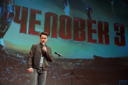 Robert Downey Jr. - "Iron Man 3" convention (Moscow, April 9, 2013) - 23xHQ BYxPeaJo