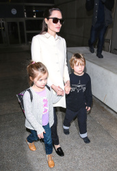 Angelina Jolie - LAX Airport - February 11, 2015 (185xHQ) BpTxBGkV