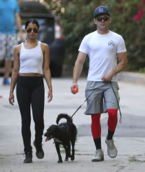 Zac Efron & Sami Miró - take a hike in Griffith Park,Los Angeles 2015.03.08 - 29xHQ C1EAawEb