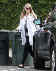 Ali Larter - Leaving The Walther School in West Hollywood - February 20, 2015 (25xHQ) C2AA9JJ4