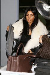 Kim Kardashian & Kanye West - At LAX Airport in Los Angeles, 7 января 2015 (68xHQ) C41AIIVO