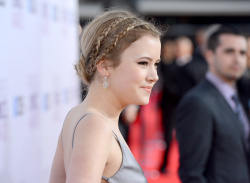 Taylor Spreitler arrives at the 39th Annual People's Choice Awards at Nokia Theatre L.A. Live on January 9, 2013 in Los Angeles, California - 24xHQ C9H0nnX8