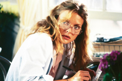 Michelle Pfeiffer - Поиск COYdLiG1