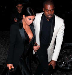 Kim Kardashian and Kanye West - In New York, 8 января 2015 (42xHQ) CVLIWzZV