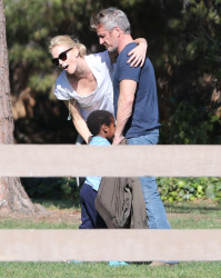 Sean Penn and Charlize Theron - enjoy a day the park in Studio City, California with Charlize's son Jackson on February 8, 2015 (28xHQ) CrKTXrzm