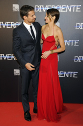Shailene Woodley, Theo James - на премьере фильма 'Divergent' at Callao Cinema, Мадрид, 3 апреля 2014 (302xHQ) DISk3HBG