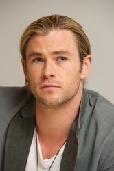 Chris Hemsworth - The Avengers press conference portraits by Vera Anderson (Beverly Hills, April 13, 2012) - 8xHQ EaxggwNY