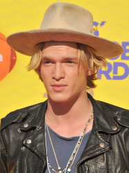 Cody Simpson - 28th Annual Kids' Choice Awards, Inglewood, 28 марта 2015 (52xHQ) EceVcOjY
