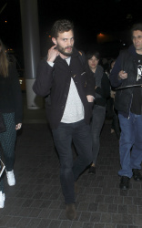 Jamie Dornan - Spotted at at LAX Airport with his wife, Amelia Warner - January 13, 2015 - 69xHQ FAYIRufh