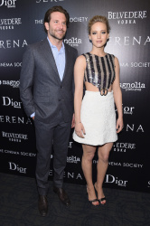 Jennifer Lawrence и Bradley Cooper - Attends a screening of 'Serena' hosted by Magnolia Pictures and The Cinema Society with Dior Beauty, Нью-Йорк, 21 марта 2015 (449xHQ) Fm8aYGIJ