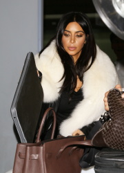Kanye West - Kim Kardashian & Kanye West - At LAX Airport in Los Angeles, 7 января 2015 (68xHQ) GLSjXCID