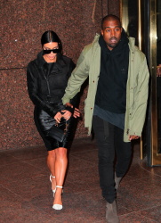 Kim Kardashian and Kanye West - Out and about in New York City, 8 января 2015 (54xHQ) GlSl8jBd