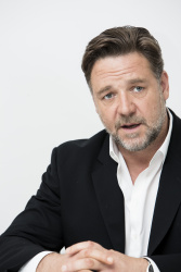 Russell Crowe - "Noah" press conference portraits by Armando Gallo (Beverly Hills, March 24, 2014) - 19xHQ Gnp5bdXq