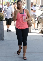 Kelly Brook - at the gym in Los Angeles (2015.02.25.) (49xHQ) HoqN3aZA