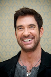 Dylan McDermott - 'Hostages' Press Conference Portraits by Vera Anderson - July 30, 2013 - 8xHQ Hu4iiuZm