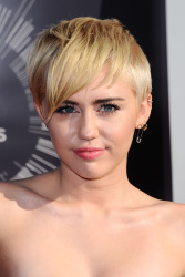 Miley Cyrus - 2014 MTV Video Music Awards in Los Angeles, August 24, 2014 - 350xHQ ITZ4Tss0