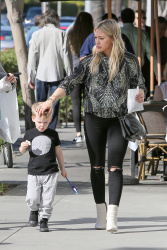 Hilary Duff - Out and about in Beverly Hills, 7 января 2015 (17xHQ) IaRSOldr