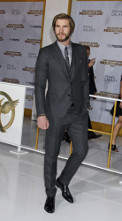 Liam Hemsworth, Jennifer Lawrence, Josh Hutcherson - 'The Hunger Games: Mockingjay - Part 1'Los Angeles Premiere at Nokia Theatre L.A. Live, Лос-Анджелес, 17 ноября 2014 (119xHQ) IghwLf7L
