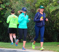 Reese Witherspoon - Out jogging in Brentwood - February 28, 2015 (15xHQ) JILvYbcx