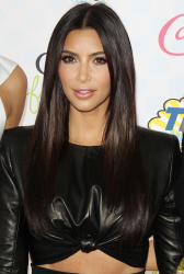Kim Kardashian - at FOX's 2014 Teen Choice Awards in Los Angeles, California - 39xHQ JRrVDPRi