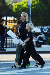 Naomi Watts - Taking her son to Karate class in LA - February 25, 2015 (20xHQ) JjOtRXaw