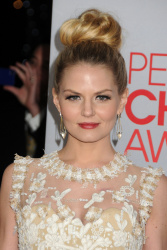 Jennifer Morrison - Jennifer Morrison & Ginnifer Goodwin - 38th People's Choice Awards held at Nokia Theatre in Los Angeles (January 11, 2012) - 244xHQ Jsg2vhet