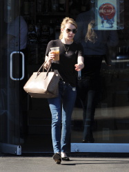 Emma Roberts - Out and about in LA, 5 января 2015 (11xHQ) KTcKq4ln