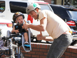 Josh Duhamel - Josh Duhamel - Out for lunch with his son in Santa Monica - April 27, 2015 - 30xHQ KtsciL2X