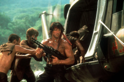 Sylvester Stallone - Промо стиль и постеры к фильму "Rambo: First Blood Part II (Рэмбо: Первая кровь 2)", 1985 (10хHQ) LBBcEE6L