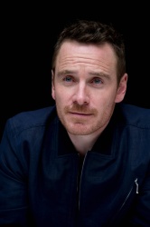 Michael Fassbender - X-Men: Days of Future Past press conference portraits (New York, May 9, 2014) - 26xHQ LFZFtwQ3