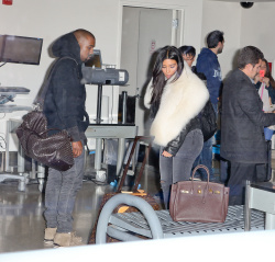 Kim Kardashian & Kanye West - At LAX Airport in Los Angeles, 7 января 2015 (68xHQ) LLQUlaxP
